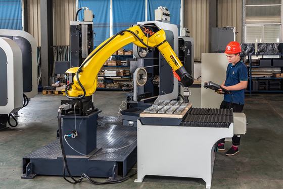 Mua Hệ thống đánh bóng bằng robot hoàn toàn tự động Máy nung kim loại di động robot FUNAC 380V sản xuất trực tuyến