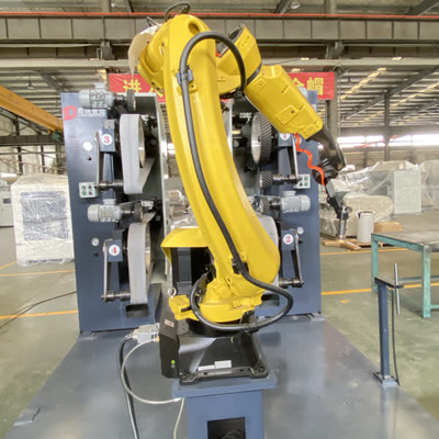 Máy đánh bóng với cánh tay robot FUNAC để đánh bóng thân xe, các thành phần nội thất